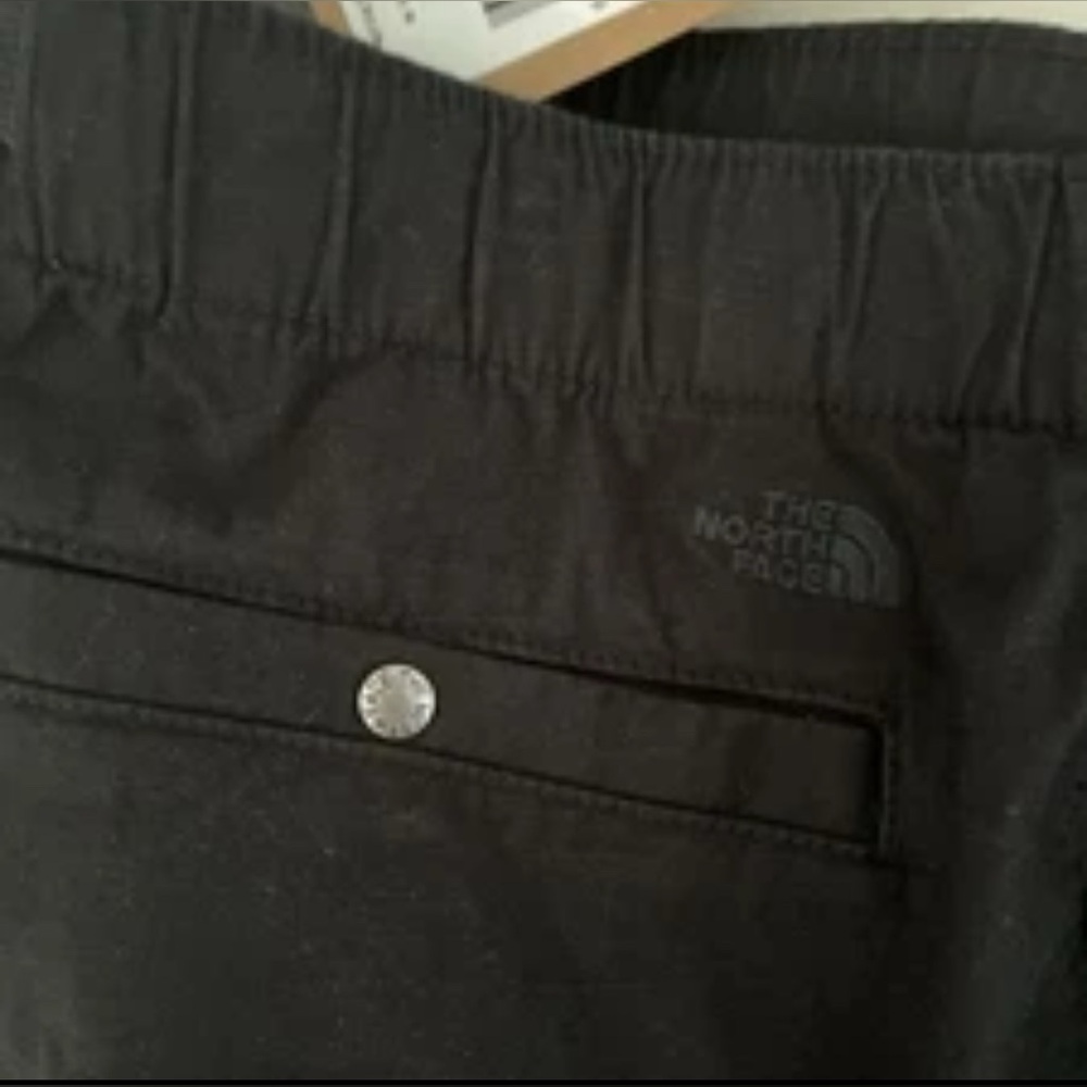 NWT The North Face Ripstop Cargo EZ Shorts
Men’s XXL - Picture 8 of 8